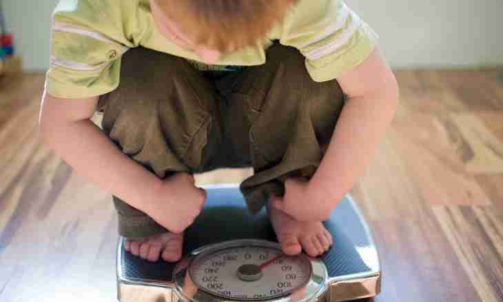 How many the child in 3 years has to weigh