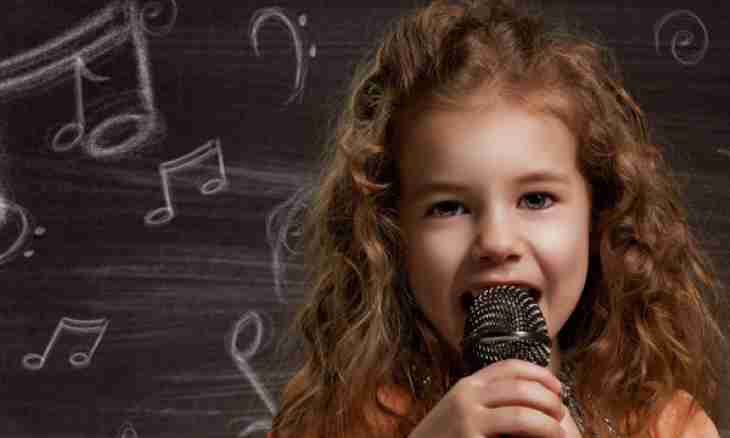 How to teach the child to sing