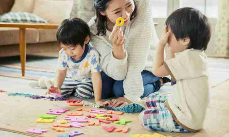 How to teach to play the child independently
