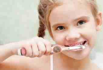 When at kids teeth begin to be cut through