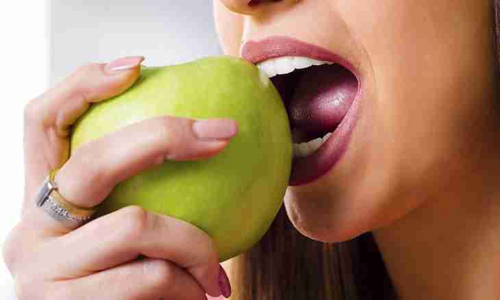 How to give apple in a feeding up