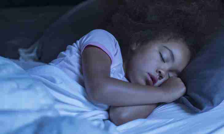 How to accustom the child to go to bed