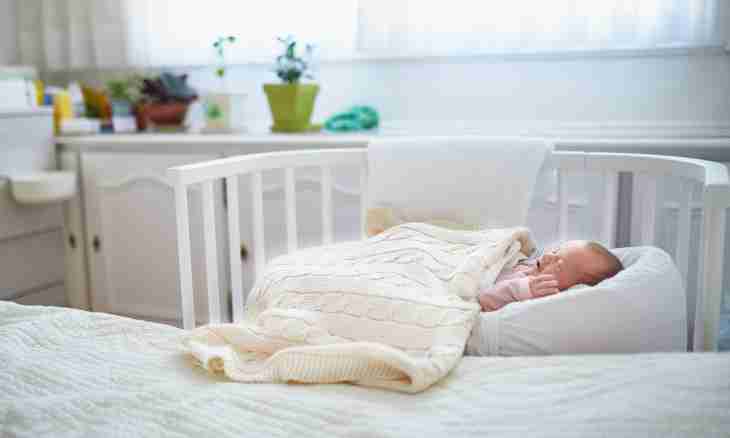 How to accustom the child to sleep independently