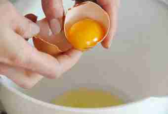 How to give to the child a yolk