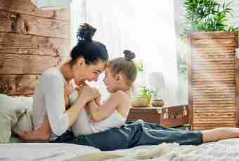 Why it is useful for mom to sleep together with the kid