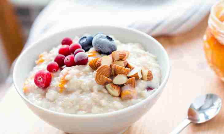 How to choose porridge for the baby