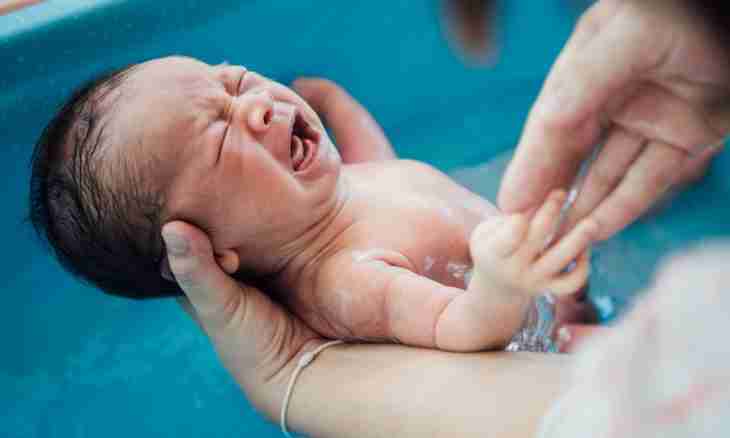 How often it is possible to bathe the newborn