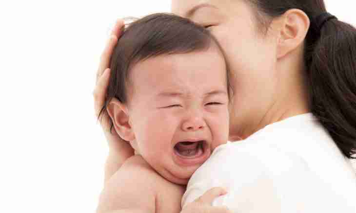 How to calm the child when he cries