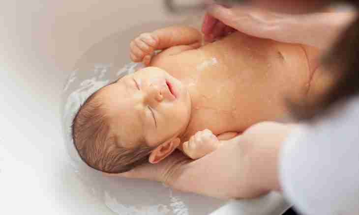 How to bathe the newborn baby