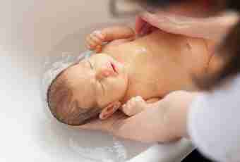 How often to bathe the newborn