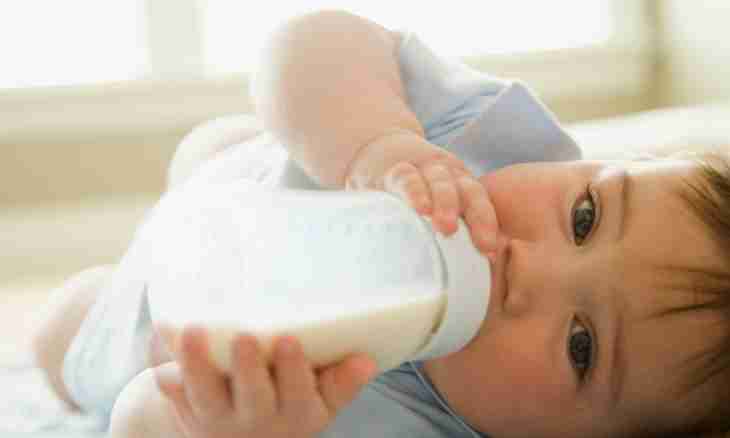 How to choose a small bottle for the baby