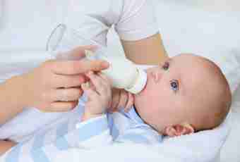 How to transfer the child from chest on artificial feeding
