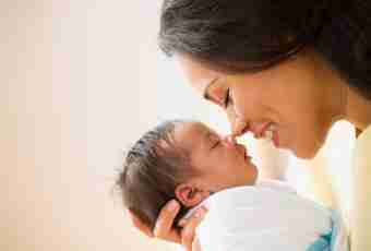 How to look after the newborn girl