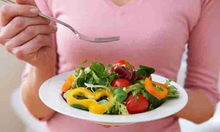 What salads the feeding mom can eat