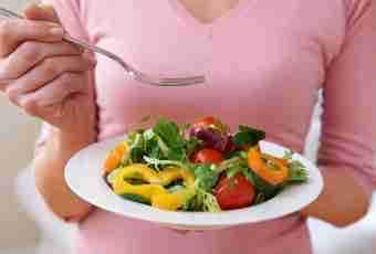 What salads the feeding mom can eat