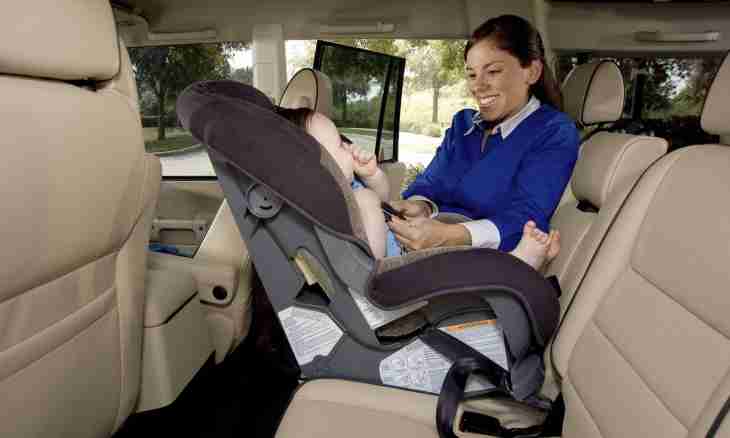 How to choose a car seat for the newborn child