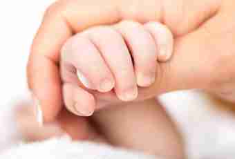 How to take on the newborn's hands