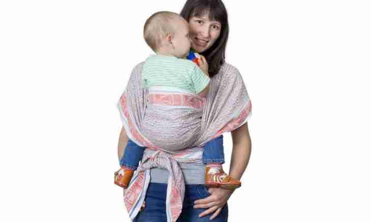 How to put on a baby sling scarf