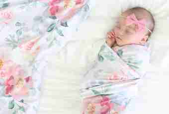 How to swaddle the newborn in a blanket