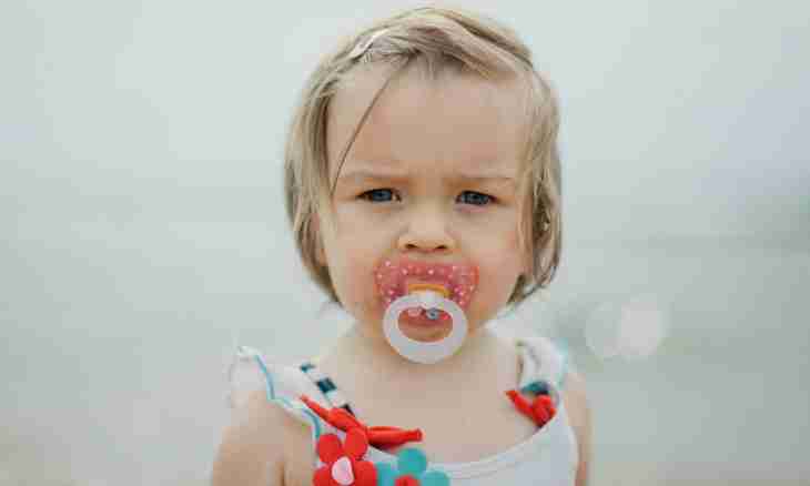 Whether it is necessary to give to the child a pacifier
