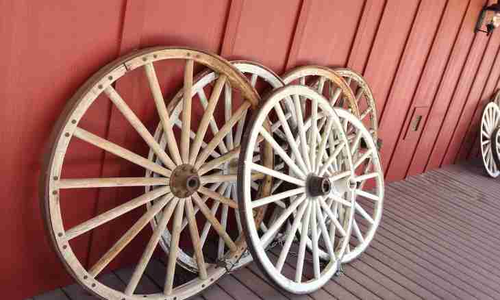 Whether rotary wheels in a carriage are necessary