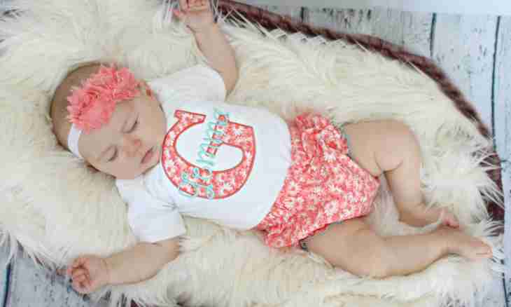 How to dress the newborn in the summer