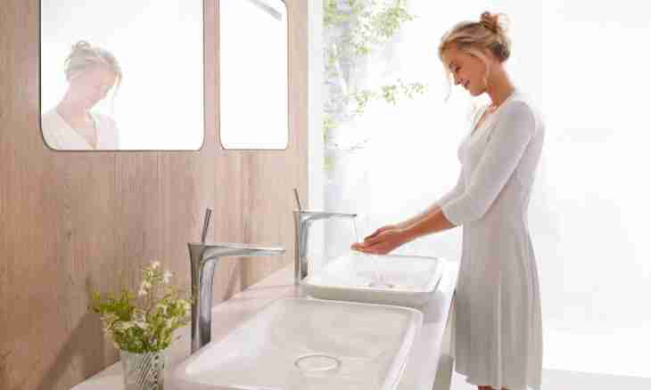 Stool for bathing in the bathroom: what to choose