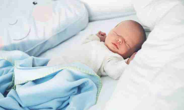 In what to dress the newborn child in the first days of stay of the house