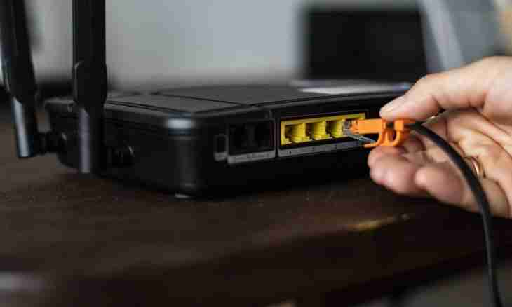 How to connect the laptop to a wireless internet