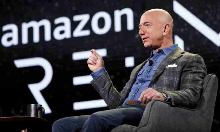 Jeff Bezos is the founder of the Amazon company: biography