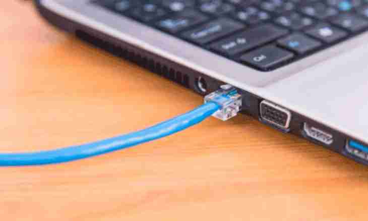 How to connect the laptop to the Internet without wires
