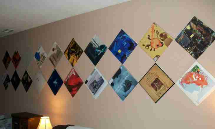 How to restore records on a wall