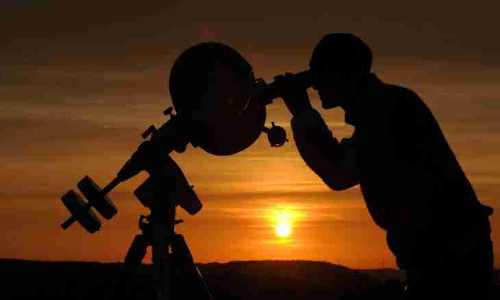 Whether astronomers observe in the afternoon?