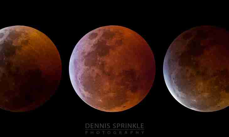 How many times in a year occur lunar eclipses