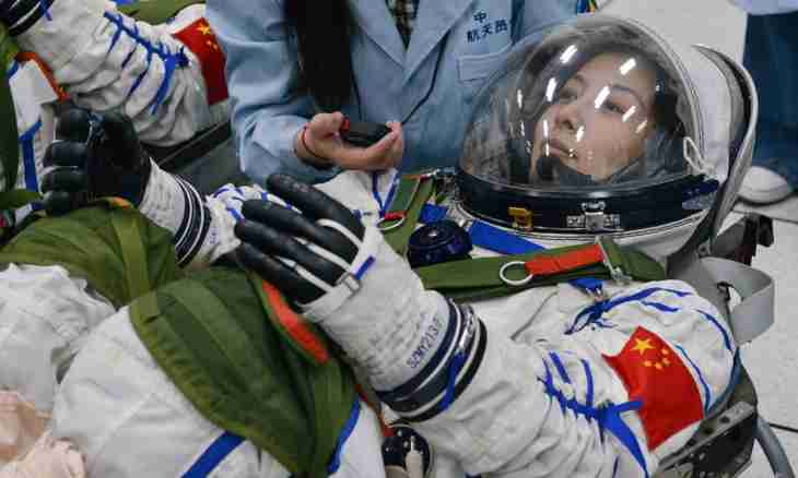 Who became the first female astronaut in China