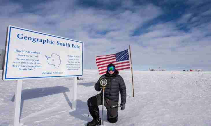 Why the South Pole is colder Northern?