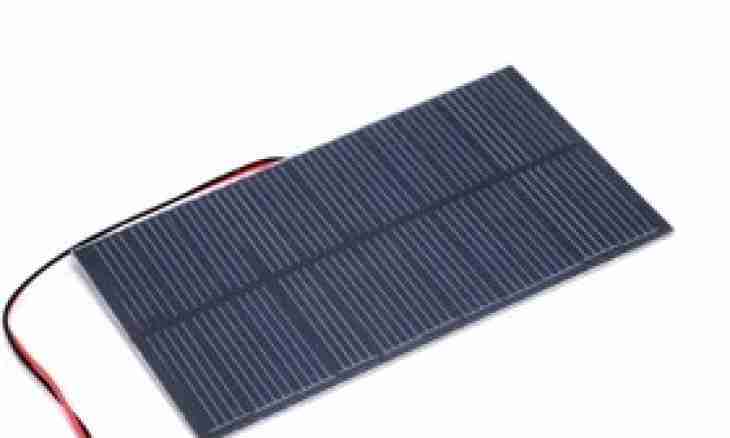 Light-emitting diode as solar battery