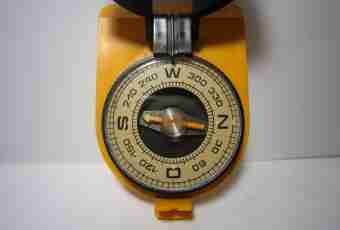 How to determine an azimuth by a compass