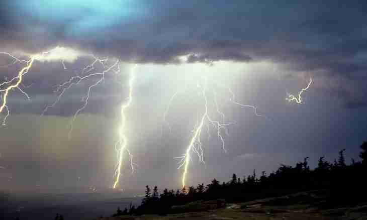 Why at a thunderstorm the thunder sound is heard