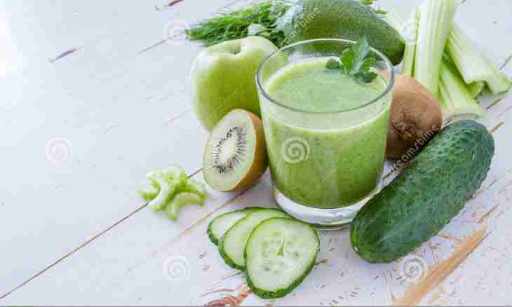Smoothie with a cucumber and a kiwi ""A green velvet"