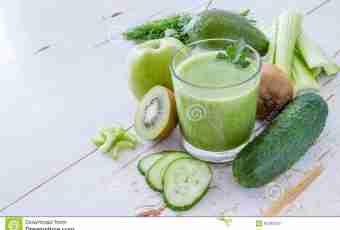 Smoothie with a cucumber and a kiwi 