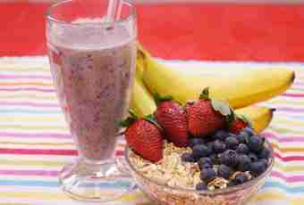 Berry smoothie with oat-flakes