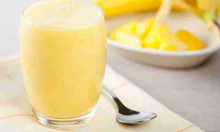 Banana and pineapple smoothie