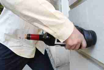 How to open a wine bottle without corkscrew