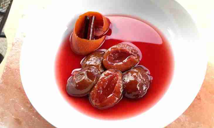 How to make plum wine in house conditions