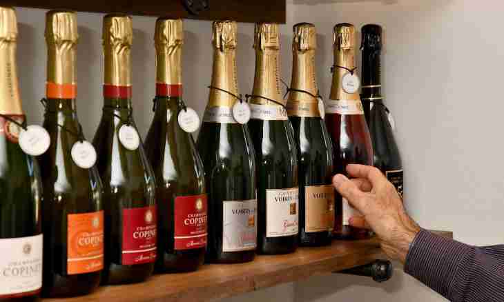 Top-5 cool and tasty sparkling wines, except champagne