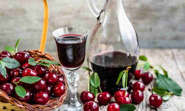 The best recipes of cherry fruit liqueur