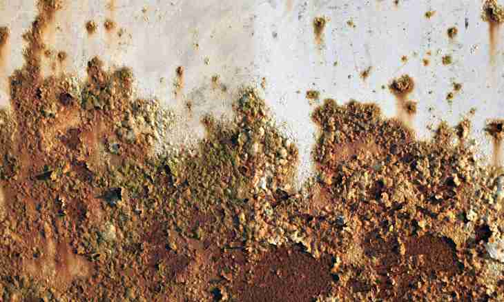Why Coca corrodes rust
