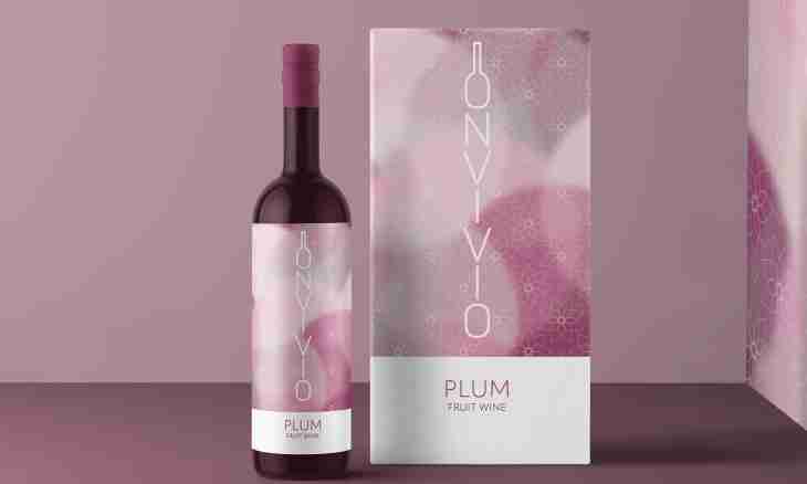 In what feature of the Japanese plum wine