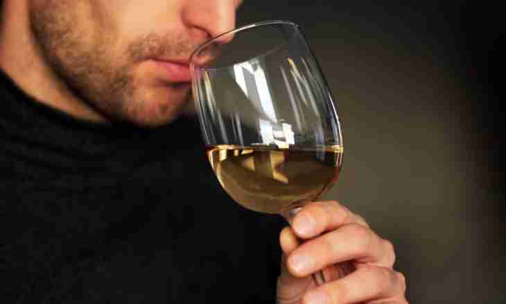 Why white wines are drunk cooled